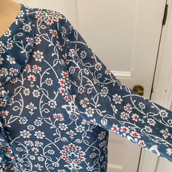 Beautiful Blue Floral LOFT Blouse -Size Medium - Picture 5 of 13